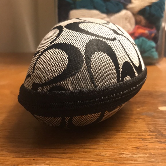 Coach White & Silver Coach Signature C sunglasses with Black signature C Case - Picture 11 of 15